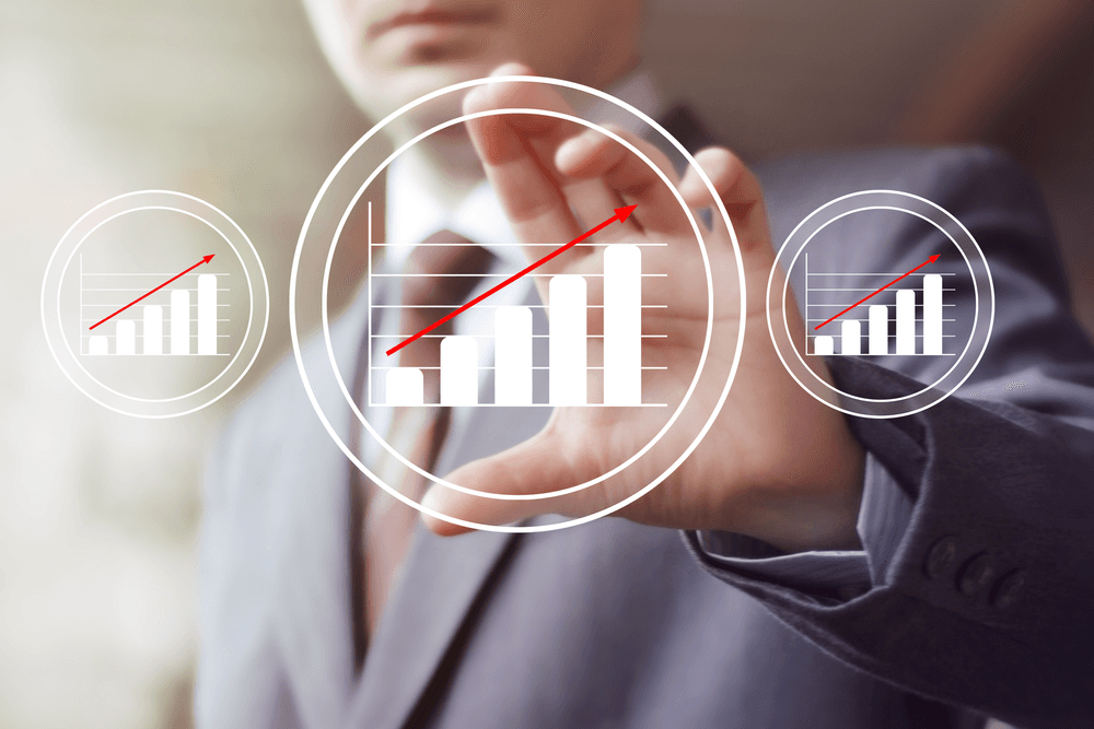 Bei der Buy-and-hold-Strategie setzt Du darauf, dass sich die Kurse langfristig nach oben entwickeln