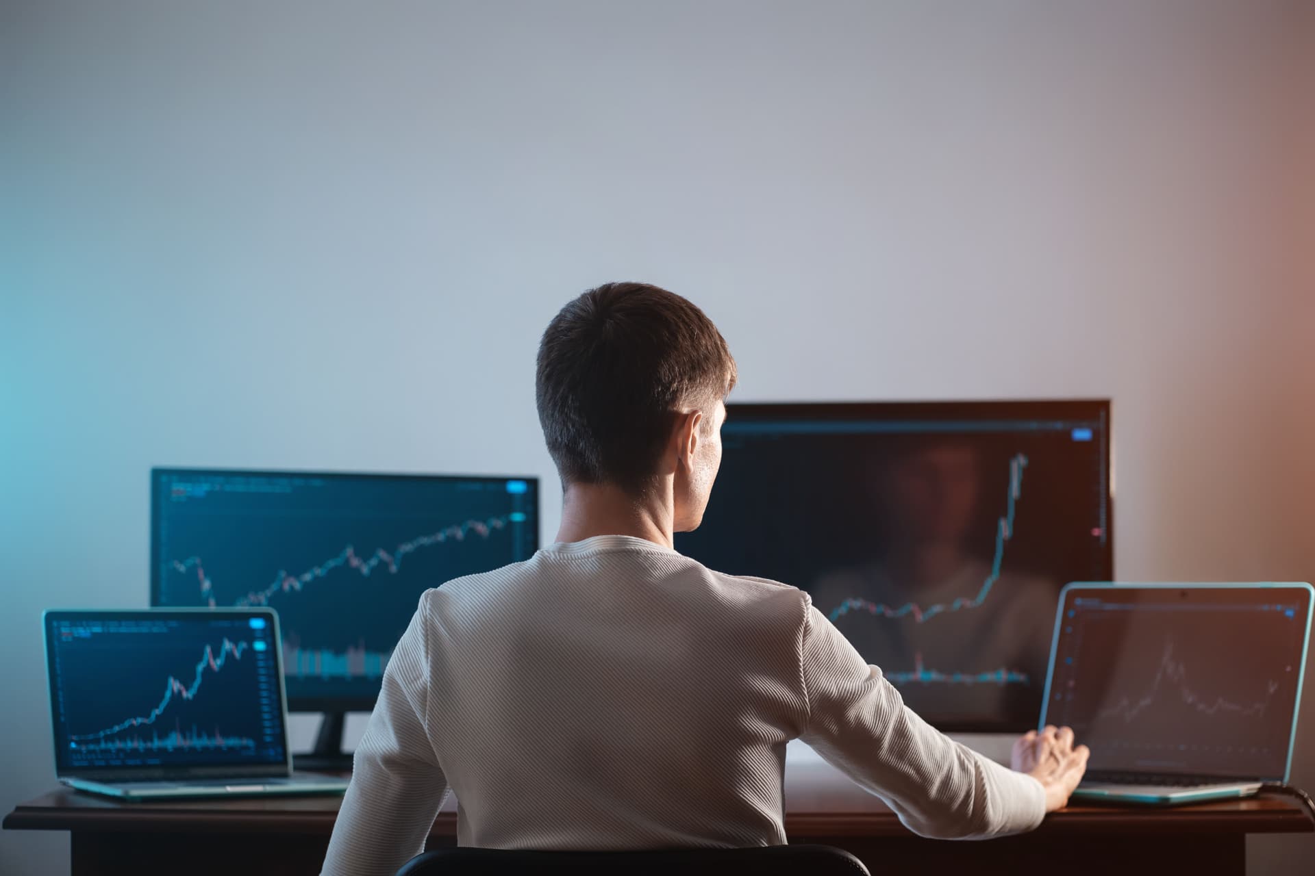 Depositphotos_463700068_XL-1